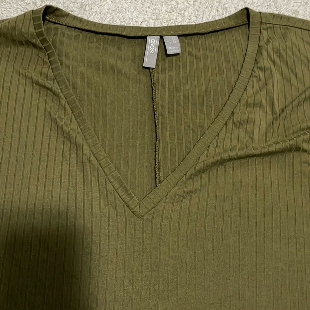 ASOS - 20. V Cut Ribbed Top - Picture 3 of 9